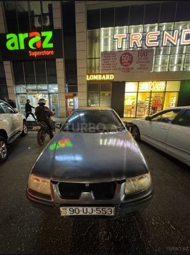 Digər nəqliyyat: Nissan Primera sedan - Kuzov: 4 qapılı sedan, tünd boz rəng - Nömrə — 1