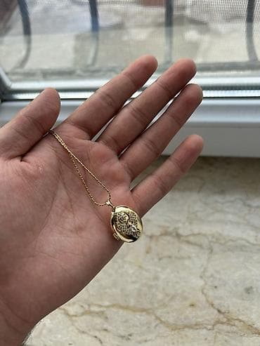 Qızılı rəngdə zəncir və asma medalyon - Zərif, nazik qızılı rəngli