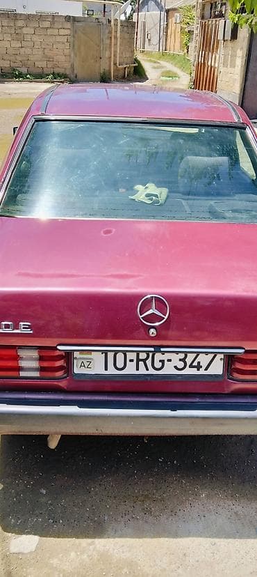 brabus disk: Mercedes-Benz 190E sedan - Korpus: 4 qapılı sedan, albalı/qırmızı — 3