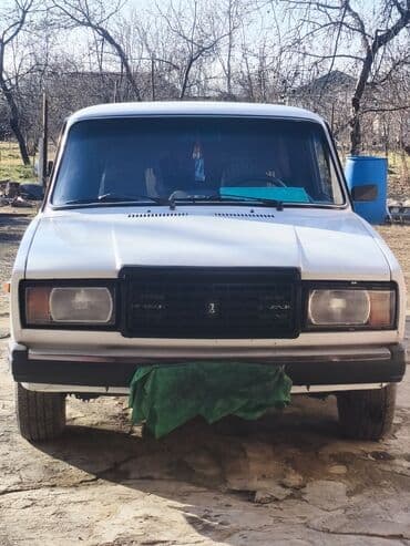 Qazanlar: VAZ 2107 sedan - Kuzov: klassik “yeddilik” dizaynı, ağ rəng - Ön — 1