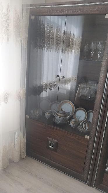 iskaf: Vitrinli bufet dəsti - Dizayn: Tünd qəhvəyi ağac teksturalı korpus — 1