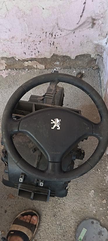 vaz 2107 rul: Peugeot ehtiyat hissələri - Sükan: orijinal Peugeot emblemi ilə — 1