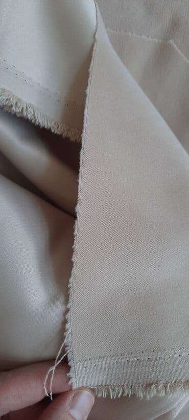 atlas parça qiyməti: Qarışıq şifon5azn
Yaşıl güllü 8azn
Gül qurusu 7 azn.
Bej 20 azn — 7