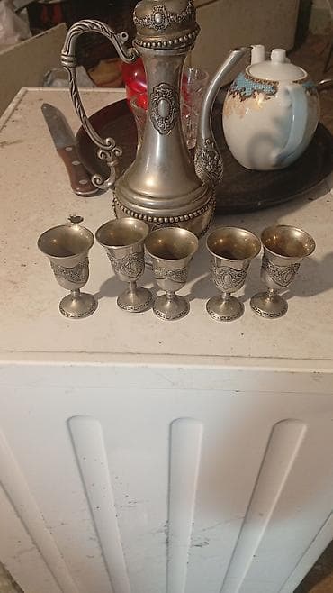 gümüş qədəh: Məhsul: Şərq üslubunda metal süfrə dəsti Tərkib: - 1 ədəd naxışlı — 2