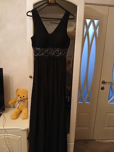 koja donlar: Zərif uzun qara ziyafət geyimi - Model: maxi uzunluqda, V-kəsimli — 2