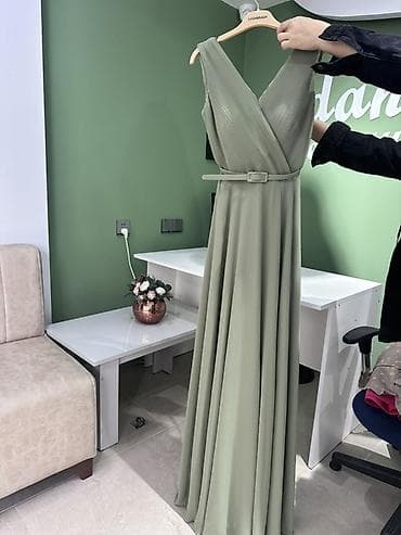 Zeytun-yaşıl rəngdə uzun ziyafət donu 38 beden hec bi problemi yox 1