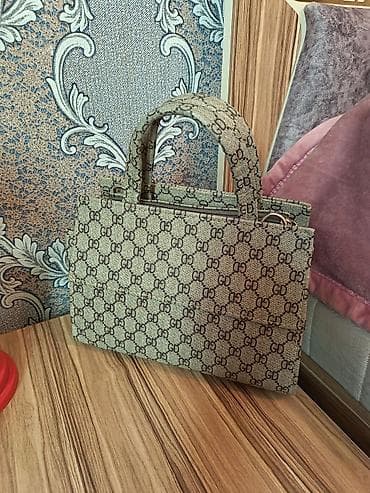 Şapka ve eynekler yenidir çantanin içinin parçasında yırtıq var sadece — 3