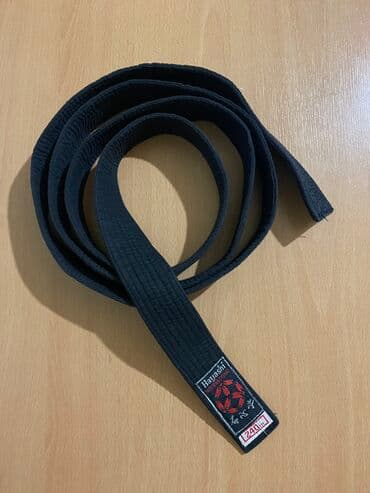 karate paltarı: Dzudo ve karate Idman novunde istifade olunan qara kemer. Uzunlugu — 1