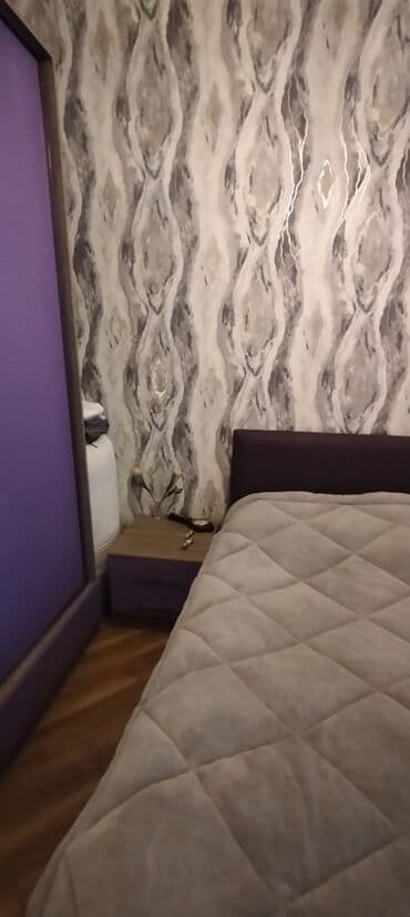 çarpayı döşəyi: Yataq desti Əla veziyetde krovat bazalıdır matras var boyuk dolab 2 — 3