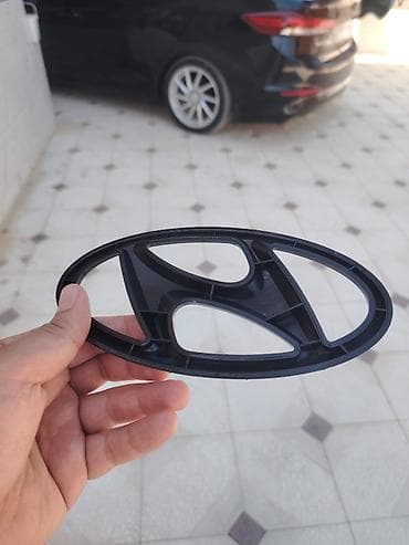 Aksesuarlar və tüninq: Hyundai üçün qara “H” loqo/nişan – parlaq qara (gloss black) örtüklü — 2