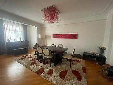Tecili satilir.Zal mebel. 2 lustra hediyye. Pianino daxil deyil. Asaqı — 1