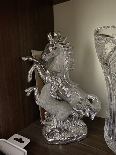 at suvinir: Fiqur, rəng - Ağ — 1