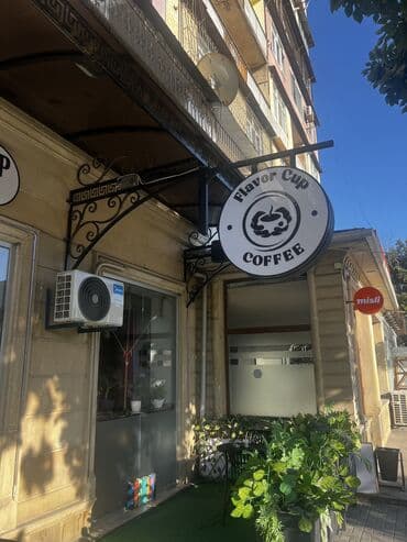 qelyanci axtarilir: Бариста требуется, Ежемесячная оплата, 30-45 лет, 1-2 года опыта — 1