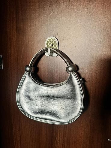 dəri sumka: Gümüşü rəngli mini çiyin/əl çantası - Forma: aypara (hobo/baguette — 1