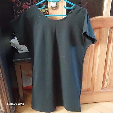 kəpənək pıcaq: Qadın T-shirt/Tunika - Rəng: qara - Ön hissədə çoxrəngli kəpənək — 2