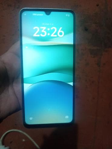 su kondisioner: Smartfon – 128 GB yaddaş, su damcısı formalı ön kamera kəsiyi olan tam — 4