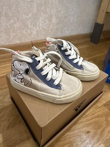 ağ kedlər: Zara 
В идеальном состоянии 
Размер 21
Цена 10 — 1