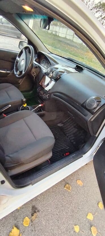 hyundai sonata 2011: Chevrolet Aveo: 1.2 l | 2011 il 420000 km Sedan — 13