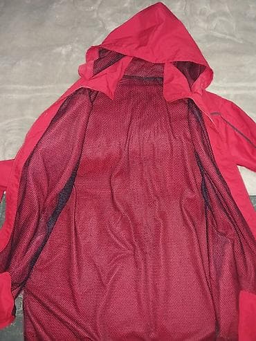 elektron saat oyrənmək: Qırmızı rəngli yüngül küləkkeş/yağmurluq - Kapüşonlu dizayn - Ön — 2