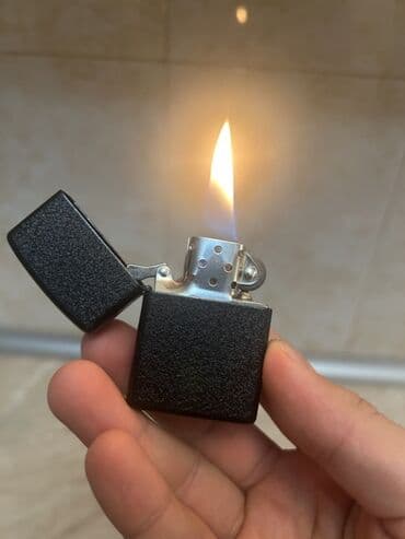 Zippo alışqan (kerosin ilə işləyir) - Korpus: mat qara, teksturalı