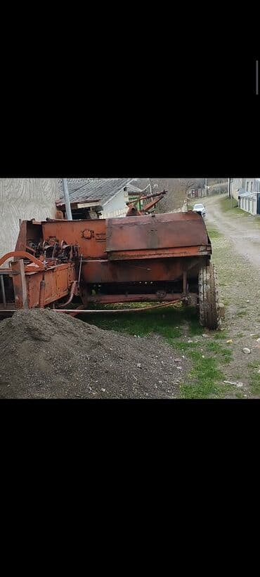 təkər traktor: Ot bağlayan pres. Yaxşı vəziyyətdədir sənədlər qaydasındadır. - Kənd — 2