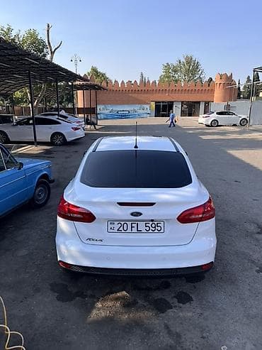 satılık araba: Ford Focus: 1.6 l | 2015 il 114000 km Sedan — 7