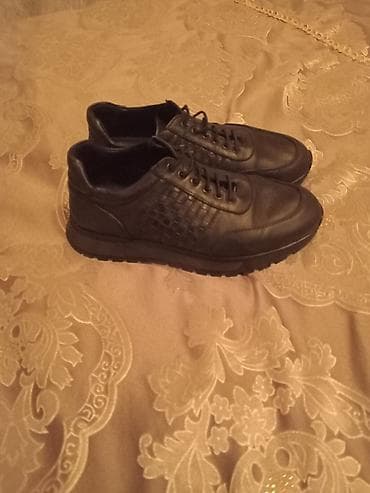 Gencede satilir Tebbi dəri krasofka cox rahat yunguldur ayaqabi super