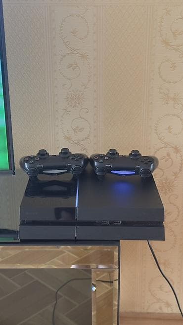 playstatio: Sony PlayStation 4 (PS4) oyun konsolu Hec bir problemi yoxdur 2 pultda — 1