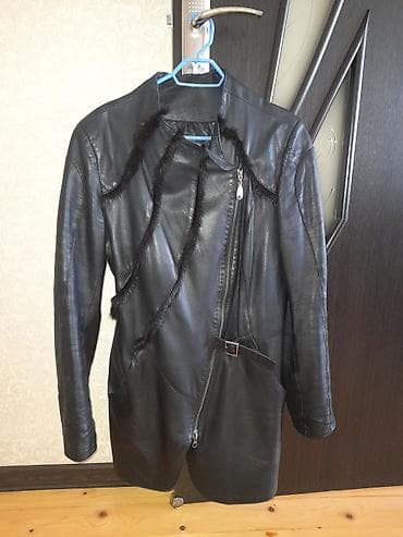 Gödəkçə Təmiz dəri (xanımlar üçün). -Rəng: qara -Üstü üç sıra norka lalafo.az -da Gödəkçə Təmiz dəri (xanımlar üçün). -Rəng: qara -Üstü üç sıra norka