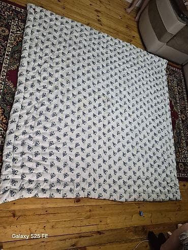 Böyük ölçülü yorğan - Material: yun içliklə tikilmiş qoltuqlu