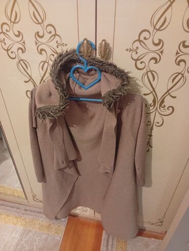 Toy paltarları və aksesuarları: Qadın kardiqanı/kabanı - Rəng: açıq qəhvəyi (bej tonlarında) - — 1