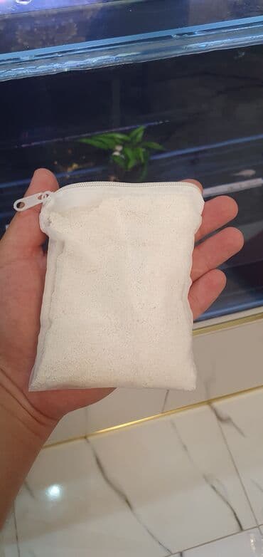 ag dovsan: Ağ rəngli silindrik korpusa malik akvarium xarici filtri. Qablaşdırma — 15