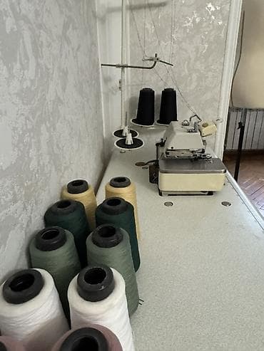 3 birinde printer: Sənaye overlok tikiş maşını – Yamata (4 iplik) Təsvir: - Yamata — 1