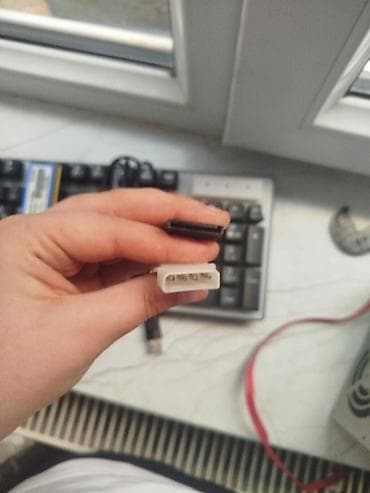 kampütür: SATA güc adapteri – Molex (4-pin) dişidən SATA güc (15-pin) çıxışa — 2