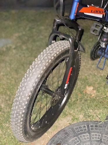 Fatbike tipli dağ velosipedi - Çox enli (təxminən 4") “fat” təkərlər — 6