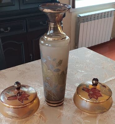 dibçək qablarının satışı: Qədimi qablar konfet qabıqları cüt satılır və güldan ayrı tək satılır — 1