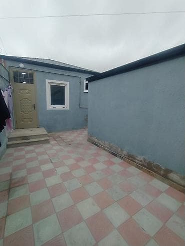Satılır: həyət evi XIRDALAN,UGUR MARKETIN yaxinligi.- Həyət: Hündür