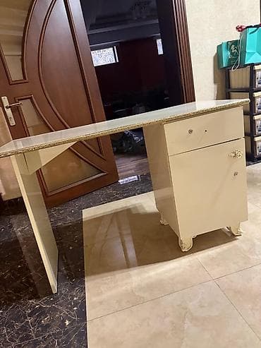 bezekli a herfi: İşlənmiş, Açılmayan, Taxta, Dördbucaq masa — 3