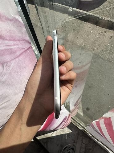 apple mac mini: IPhone SE 2020, Ağ, Barmaq izi — 2