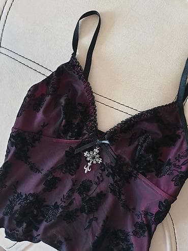 boyun bagi: Qadın lingerie topu – bənövşəyi-bordo atlas effektli parça üzərində — 2