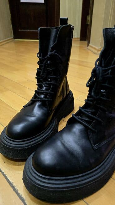 Qara dəri gadin bot - Material: üst hissə təbii dəri, içlik yumşaq -