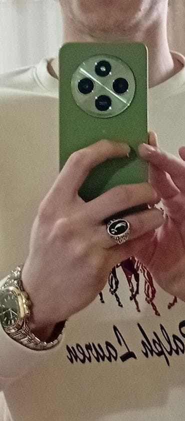 Rəsmi 14C Yaşıl rəngli smartfon ustada olmayıb 5 ayın telefonudu — 2