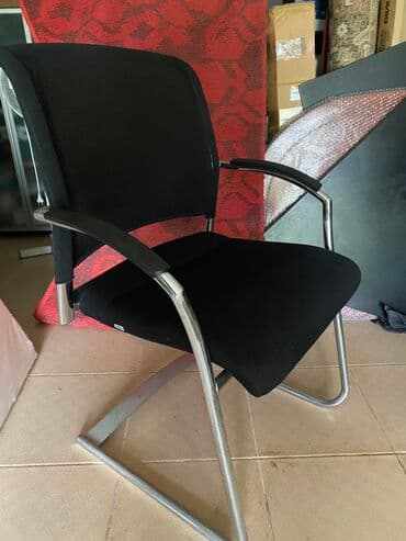 кресло для компьютера: Б/у, Без колесиков, Рукояти не регулируются, Ткань — 3