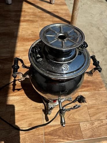 samovar sederek: Elektrik samovar – metal gövdəli, klassik dizayn. - Brend yazısı — 1