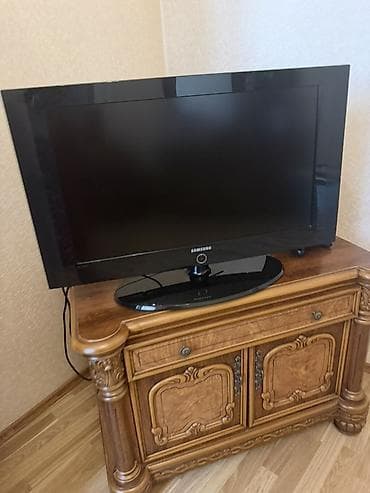 televizo: Samsung LCD televizor - Ekran diaqonalı: təxminən 32–37 düym (ölçü — 3