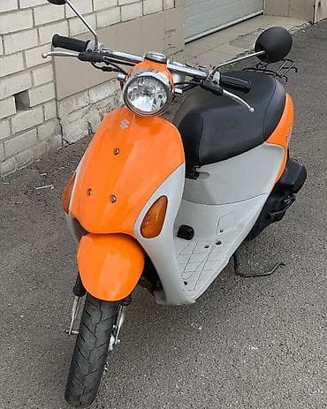elektrikli cross motor: Suzuki skuter – parlaq narıncı/ağ rəng kombinasiya, şəhər içi rahat — 1