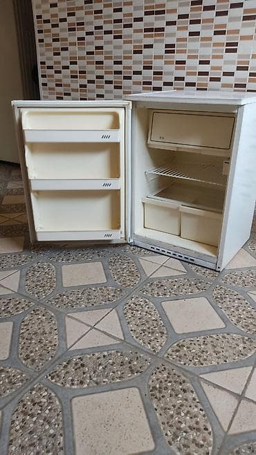 Kompakt bir kameralı mini soyuducu - Aşağı ölçülü, tək qapılı model