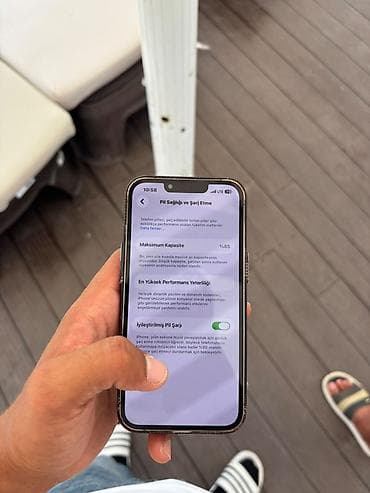 apple mini: IPhone 13 Pro, Qara, Face ID — 3
