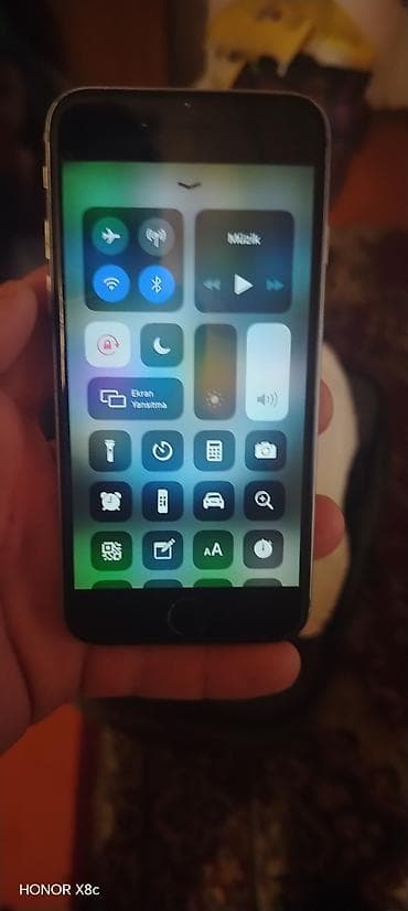 iphobe se 2016: IPhone 6, Space Gray, Barmaq izi — 2