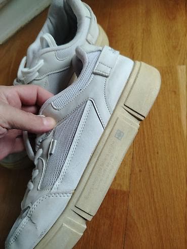 ağ krasovka: Ağ rəngli idman ayaqqabısi vəziyyəti şəkildə görsənir. - Rəng: ağ — 2